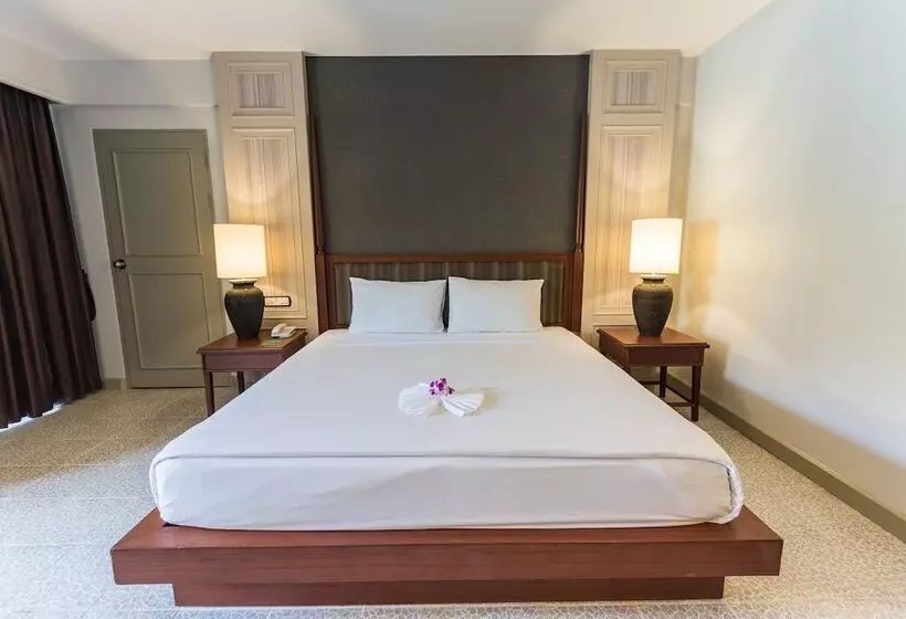 اتاق لوکس با چشم‌انداز استخر, Phuket Orchid Resort And Spa