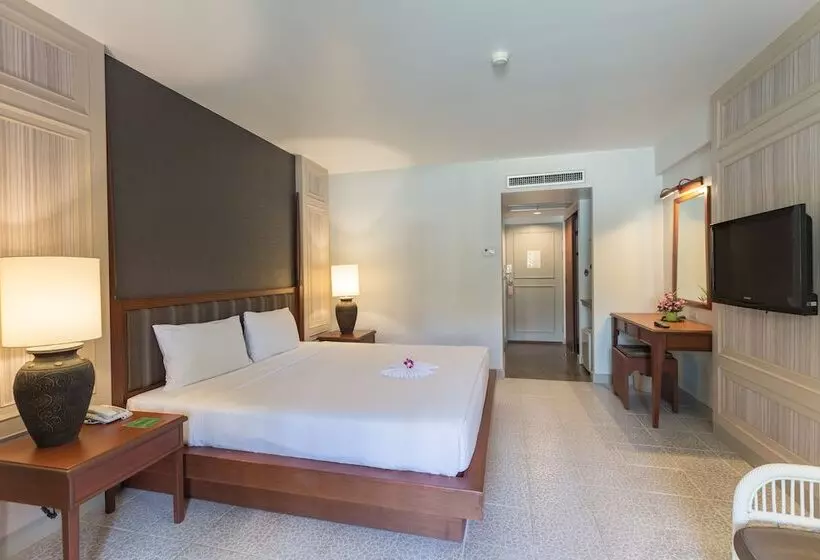 اتاق لوکس با چشم‌انداز استخر, Phuket Orchid Resort And Spa