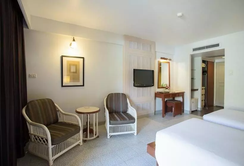 اتاق لوکس با چشم‌انداز استخر, Phuket Orchid Resort And Spa