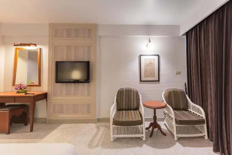 اتاق لوکس با چشم‌انداز استخر, Phuket Orchid Resort And Spa