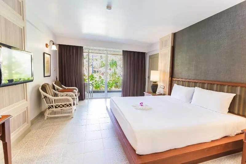 اتاق لوکس با چشم‌انداز استخر, Phuket Orchid Resort And Spa