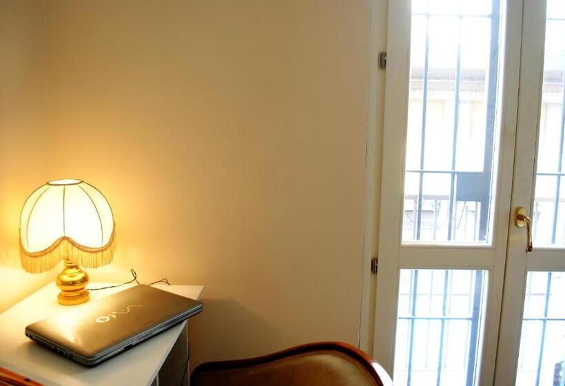 اتاق استاندارد یک تخته با سرویس بهداشتی مشترک, Dreaming Piazza Bra Rooms