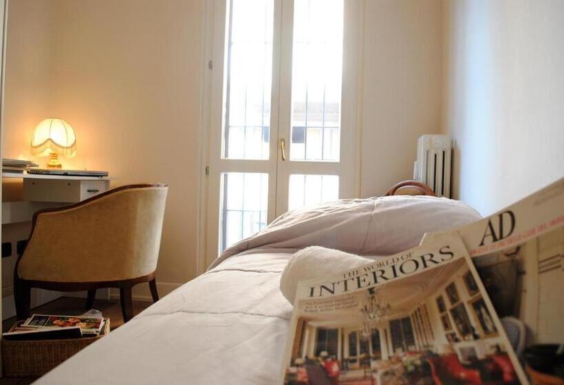 اتاق استاندارد یک تخته با سرویس بهداشتی مشترک, Dreaming Piazza Bra Rooms