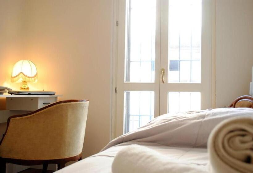 اتاق استاندارد یک تخته با سرویس بهداشتی مشترک, Dreaming Piazza Bra Rooms