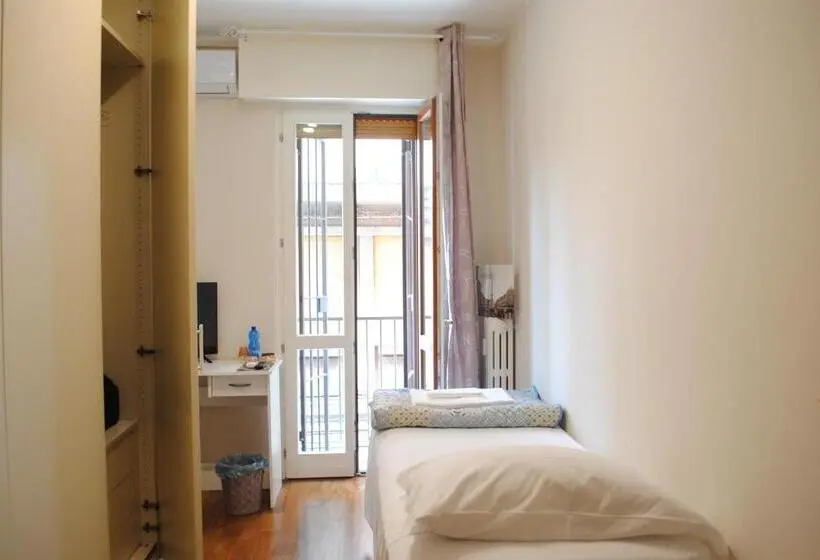 اتاق استاندارد یک تخته با سرویس بهداشتی مشترک, Dreaming Piazza Bra Rooms