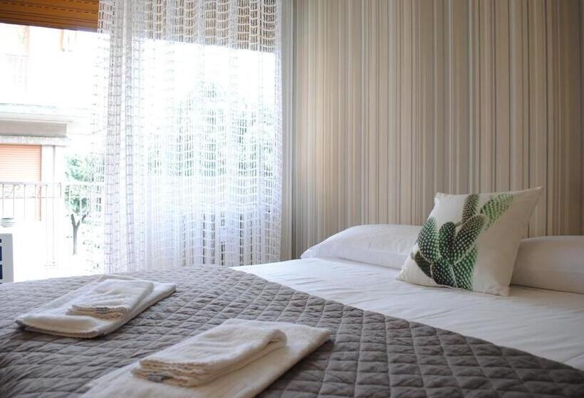 اتاق استاندارد با سرویس بهداشتی مشترک, Dreaming Piazza Bra Rooms