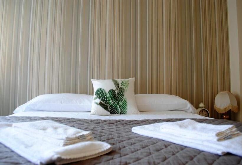 اتاق استاندارد با سرویس بهداشتی مشترک, Dreaming Piazza Bra Rooms