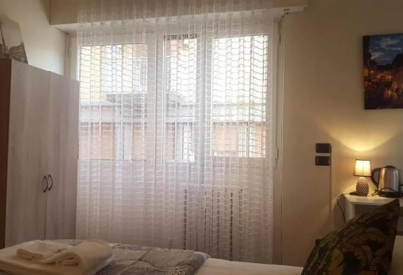 اتاق استاندارد با سرویس بهداشتی مشترک, Dreaming Piazza Bra Rooms
