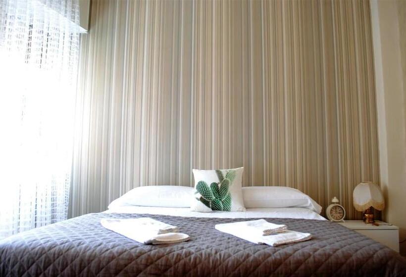 اتاق استاندارد با سرویس بهداشتی مشترک, Dreaming Piazza Bra Rooms