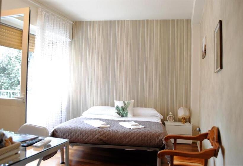 اتاق استاندارد با سرویس بهداشتی مشترک, Dreaming Piazza Bra Rooms