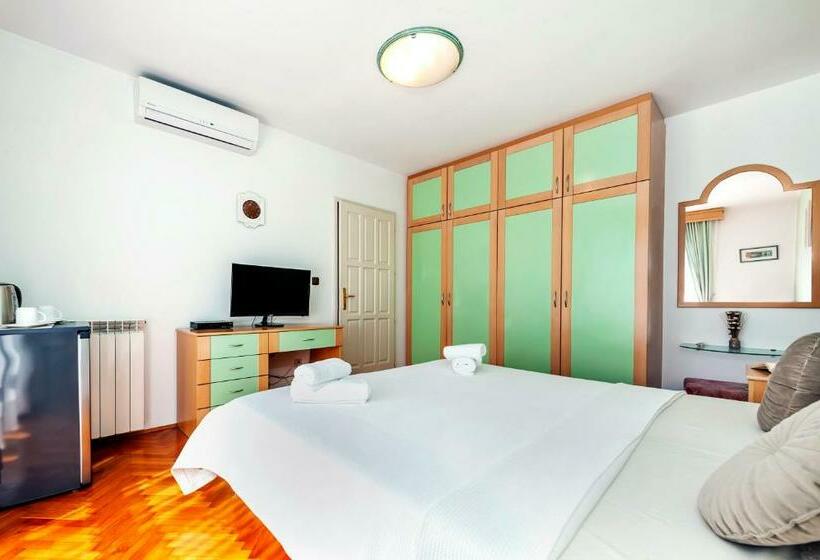 带阳台的豪华间, Villa Allegria