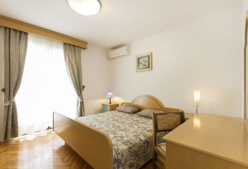 带阳台的豪华间, Villa Allegria