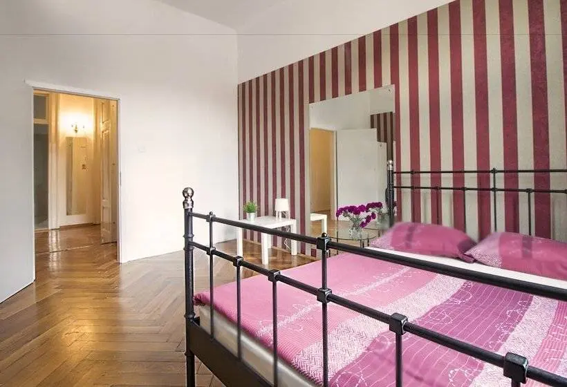 バスルーム共有のトリプルスタンダード, Guesthouse Centar 2