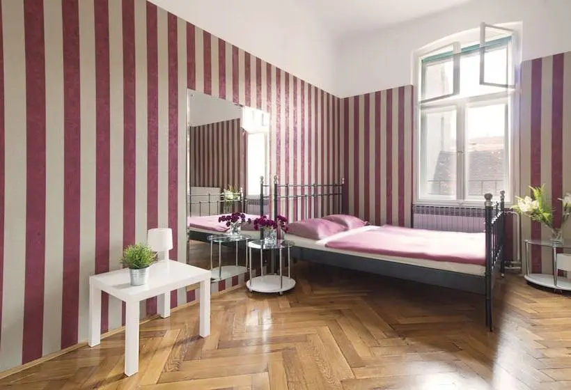 バスルーム共有のトリプルスタンダード, Guesthouse Centar 2