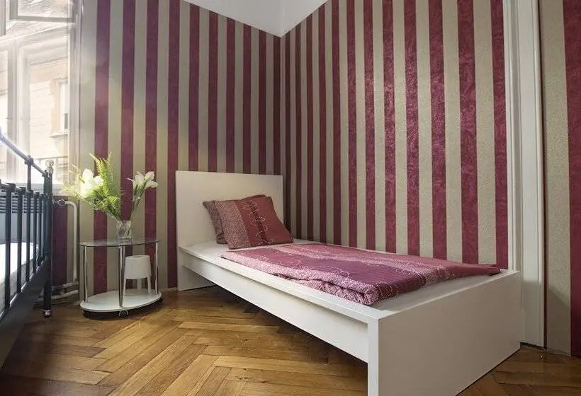 バスルーム共有のトリプルスタンダード, Guesthouse Centar 2