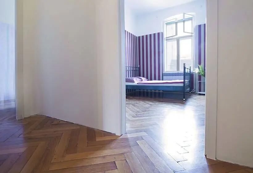 バスルーム共有のトリプルスタンダード, Guesthouse Centar 2