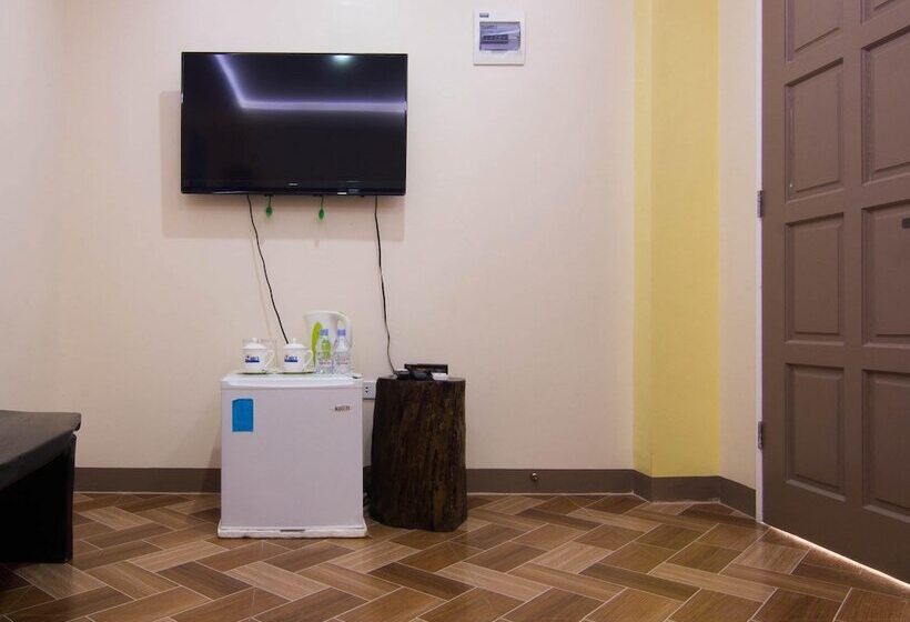 اتاق لوکس چهار تخته, Jelly's Haven Resort