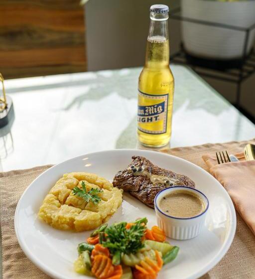 استودیوی لوکس, Kingswick Residences & Lodge