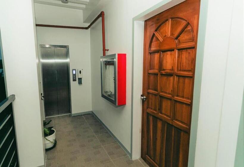 استودیوی لوکس, Kingswick Residences & Lodge