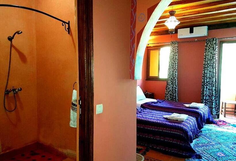 غرفة قياسية مزوَّدة بشُرفة, Atlas Imoula