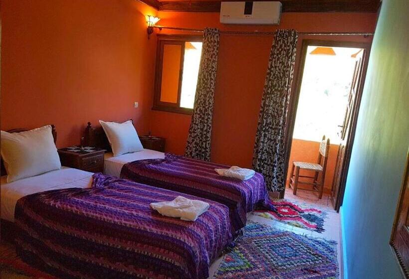 غرفة قياسية مزوَّدة بشُرفة, Atlas Imoula