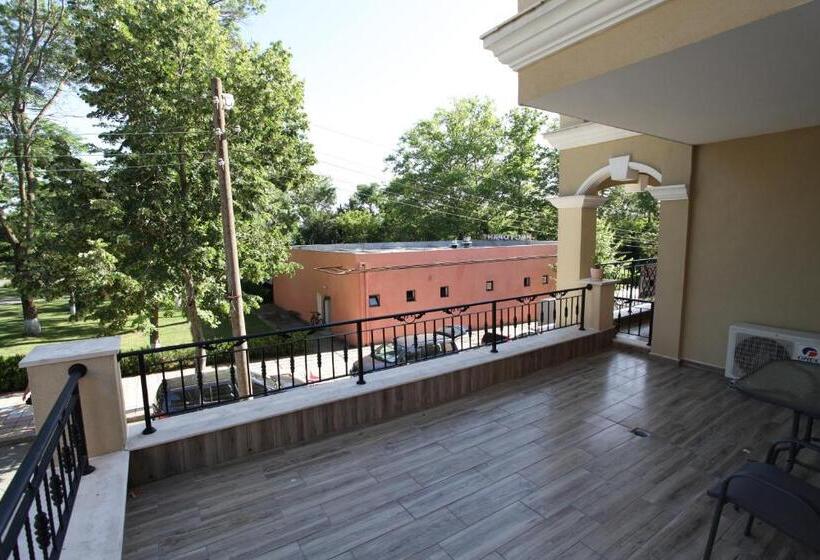 デラックススタジオ, Villa Salena