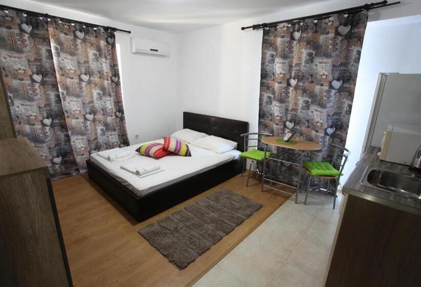 デラックススタジオ, Villa Salena