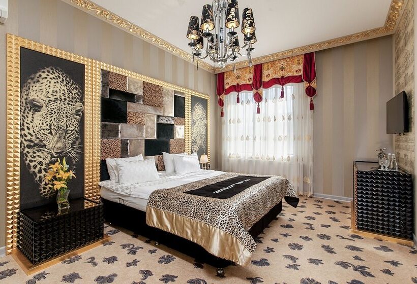 سوییت جونیور, Villa Italy