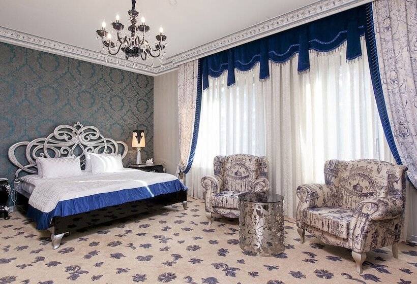 سوییت, Villa Italy