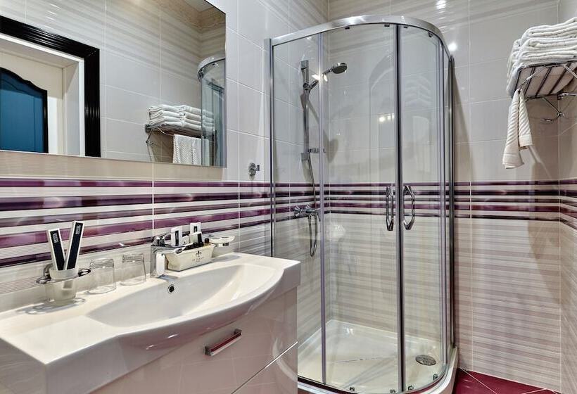 سوییت سوپریور, Villa Italy