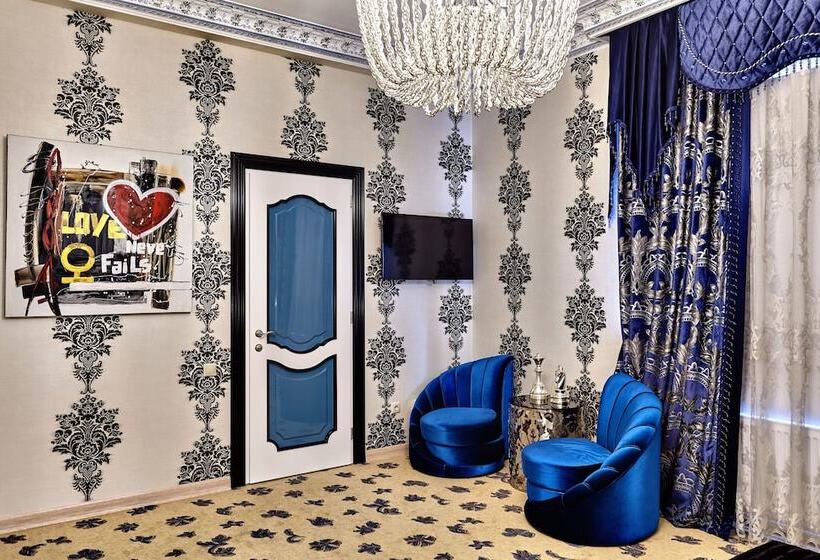 سوییت سوپریور, Villa Italy