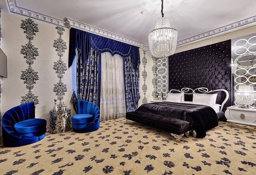 سوییت سوپریور, Villa Italy