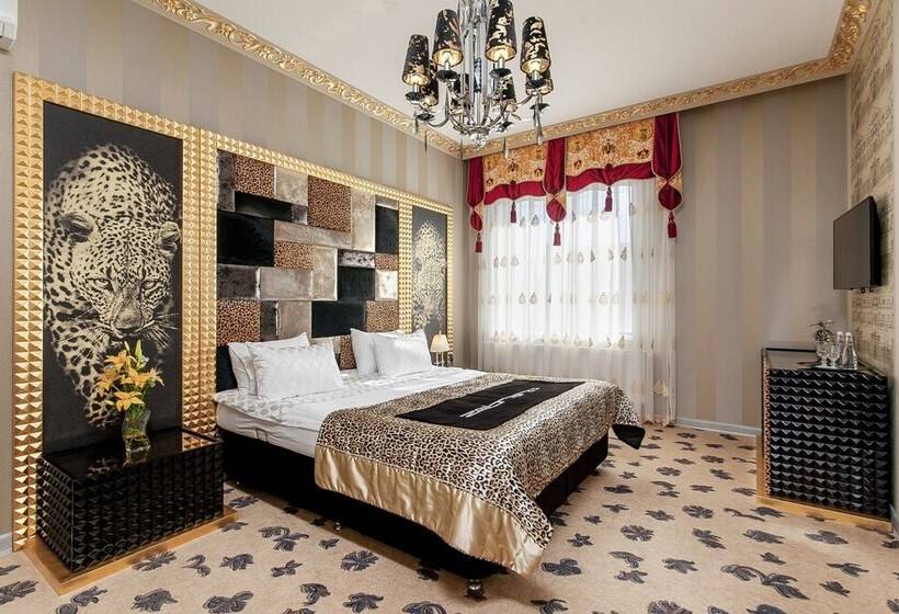 سوییت جونیور, Villa Italy