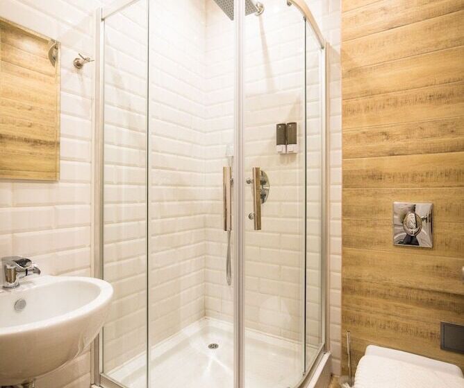 Номер Superior, Kaminn