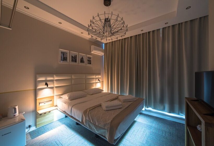 Номер Superior, Kaminn