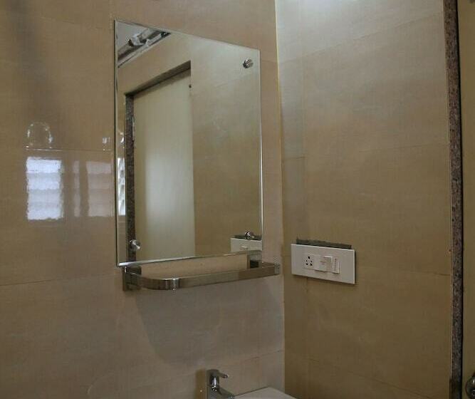 Quarto Deluxe, Kumud Plaza