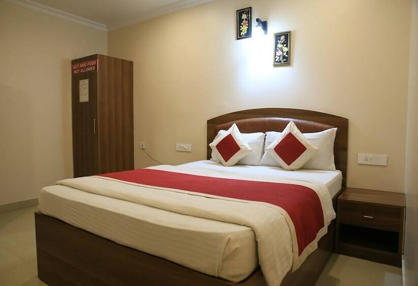 Quarto Deluxe, Kumud Plaza