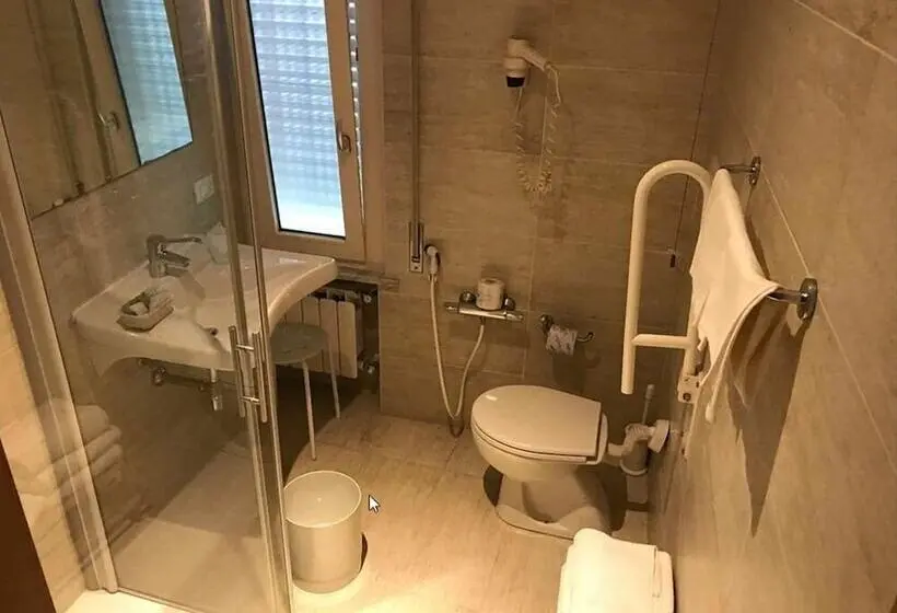 スタンダードトリプルルーム, Locanda L'ombrosa
