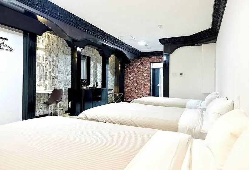 Standard Kolmen Hengen Huone, One Style
