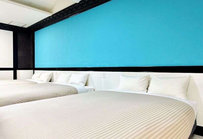 חדר סטנדרט לשלושה, One Style