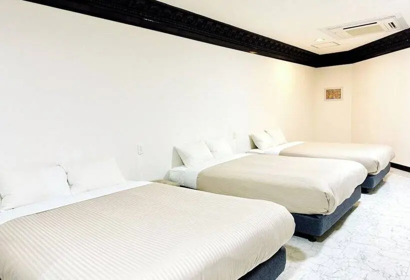 Standard Kolmen Hengen Huone, One Style