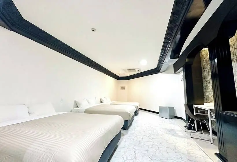 Standard Kolmen Hengen Huone, One Style