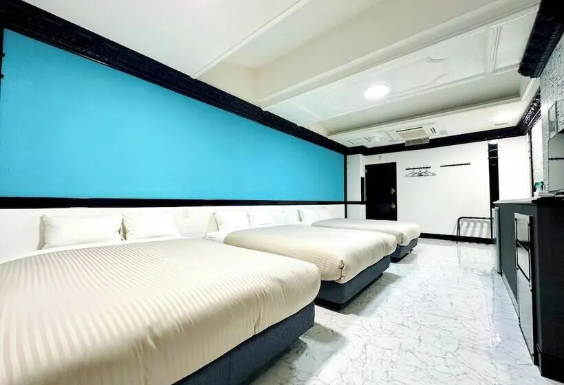 Standard Kolmen Hengen Huone, One Style