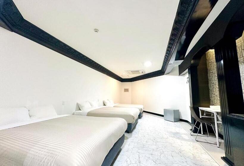 חדר סטנדרט לשלושה, One Style