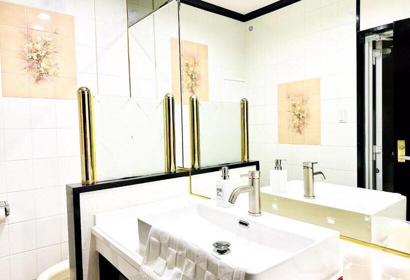 חדר סטנדרט לשלושה, One Style