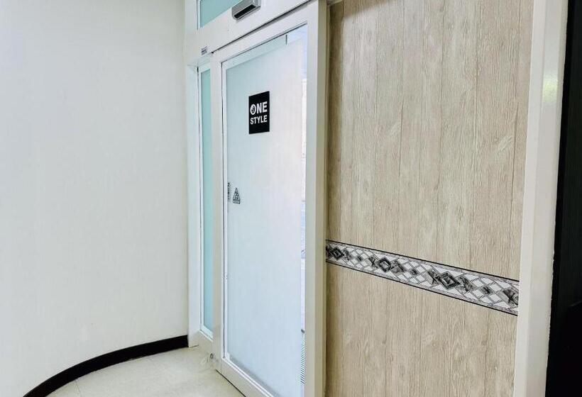 חדר סטנדרט לשלושה, One Style