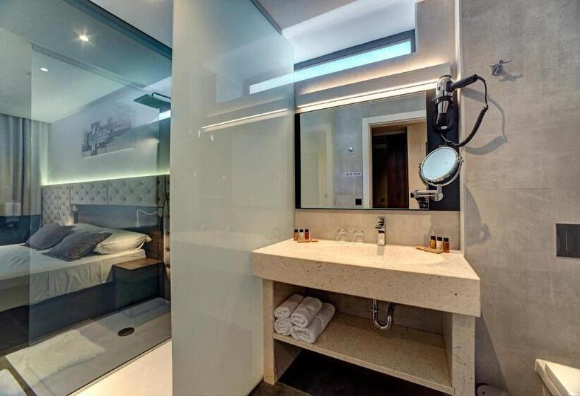 اتاق استاندارد با چشم‌انداز باغ, Scala D Oro