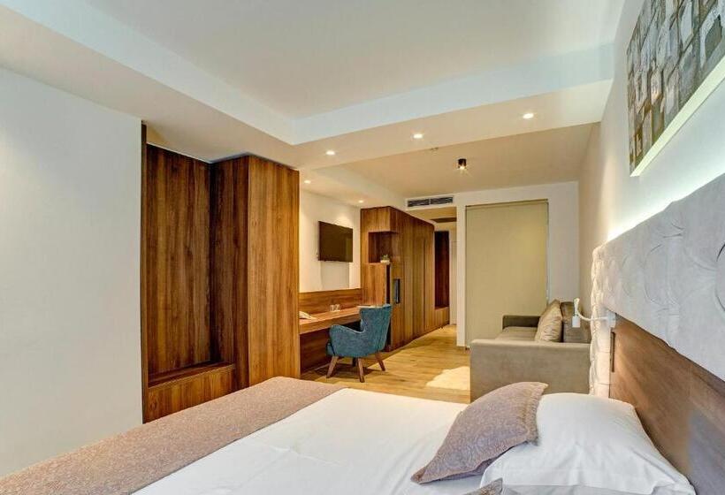 اتاق استاندارد با چشم‌انداز باغ, Scala D Oro