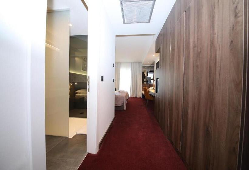 اتاق استاندارد با بالکن, Scala D Oro