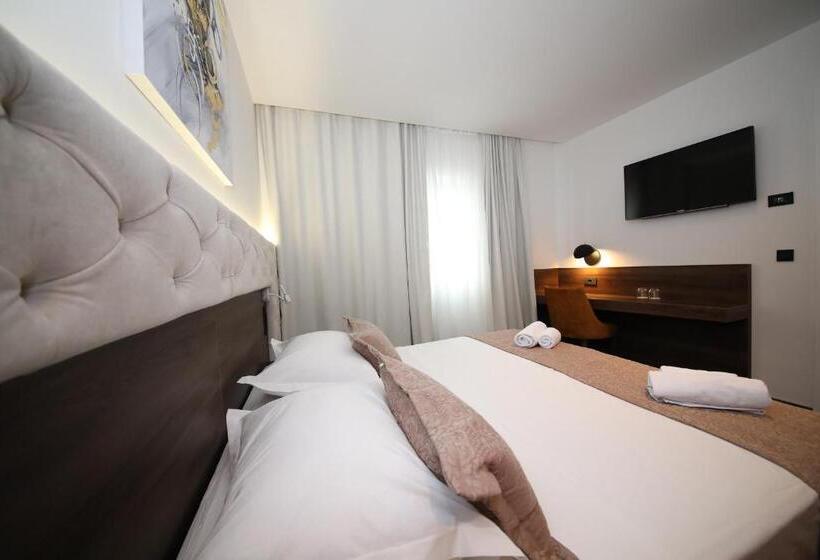 اتاق استاندارد با بالکن, Scala D Oro